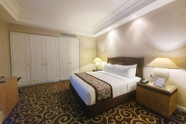 Room 25 of 49