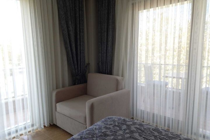 Room 33 of 79