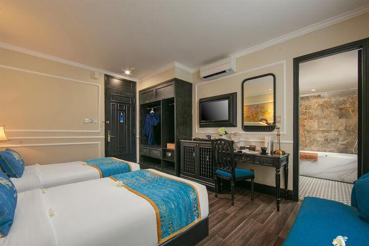 Room 18 of 105