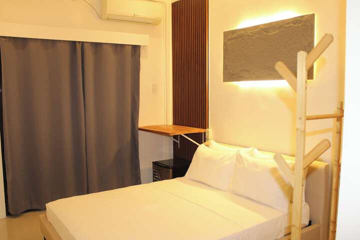 Room 13 of 83