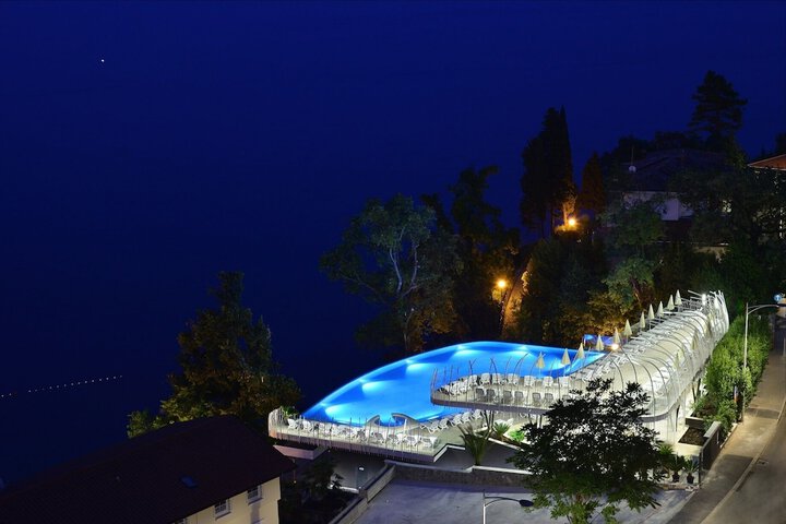 Pool Hotel