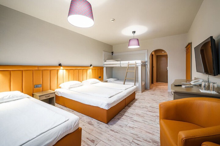 Room 13 of 34