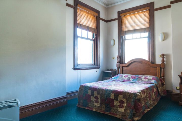 Room 3 of 28