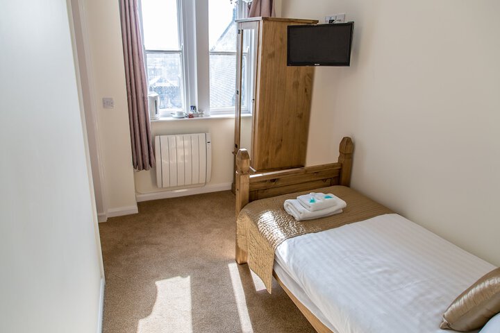 Room 4 of 25