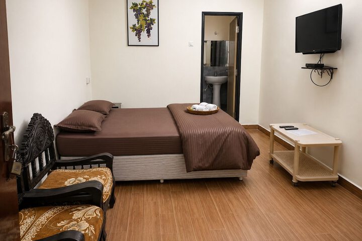 Room 4 of 25