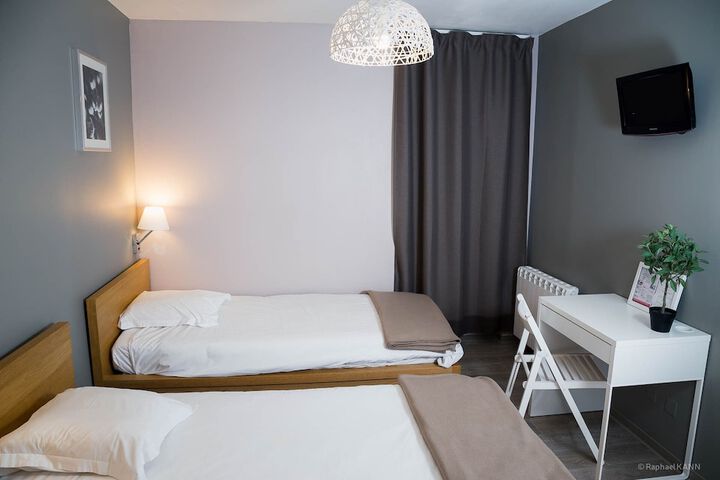 Room 9 of 38