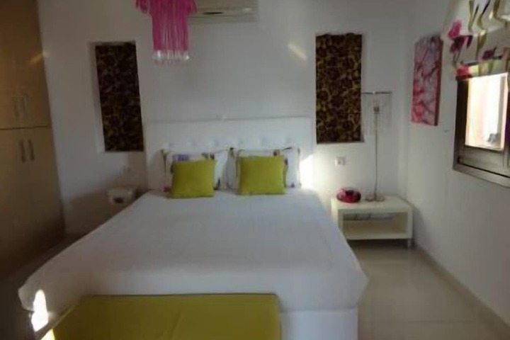Room 5 of 86