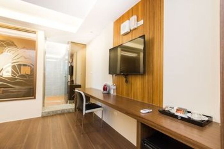 Room 11 of 21