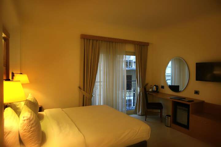 Room 25 of 74