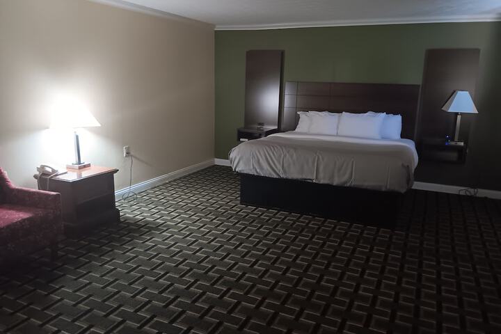1 King Bed Suite (5 of 6)