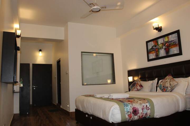 Room 16 of 53