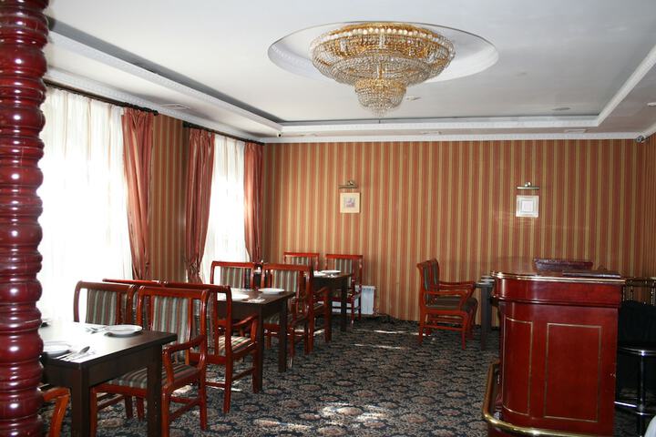 Lounge 14 of 15