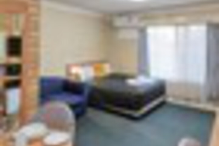 Room 2 of 99