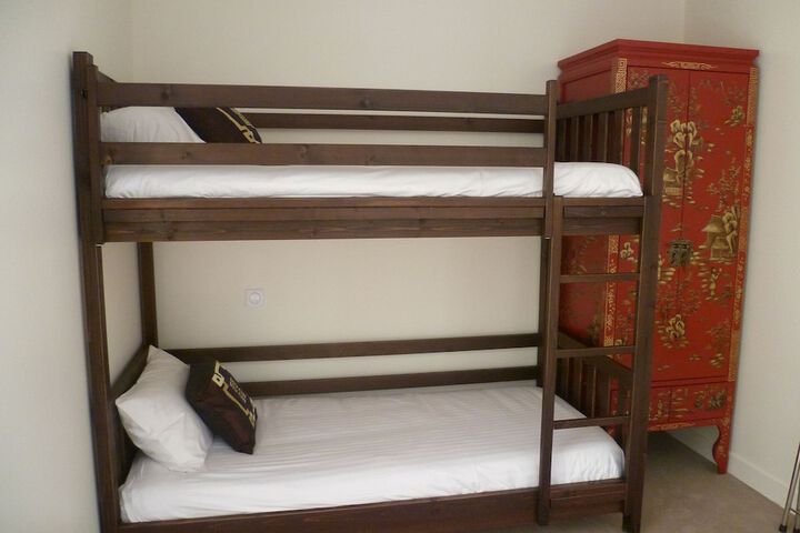 Room 11 of 48
