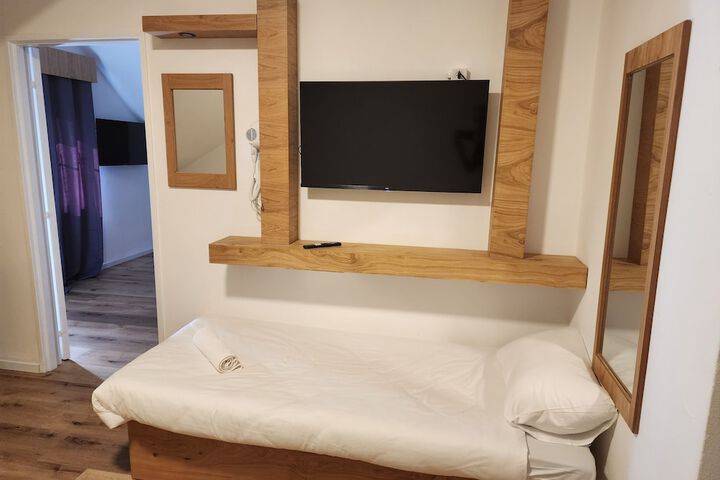 Room 48 of 141