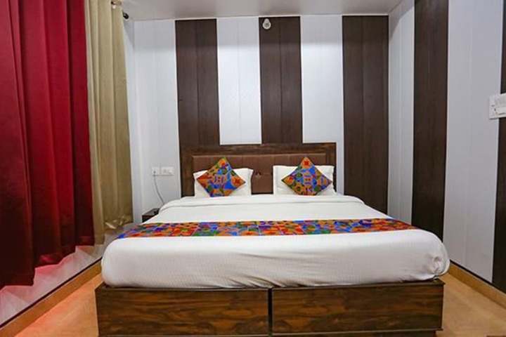 Room 17 of 34