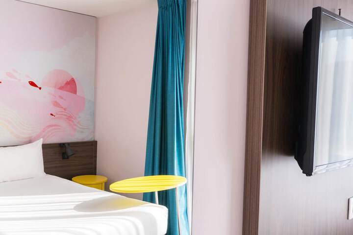 Room 23 of 70