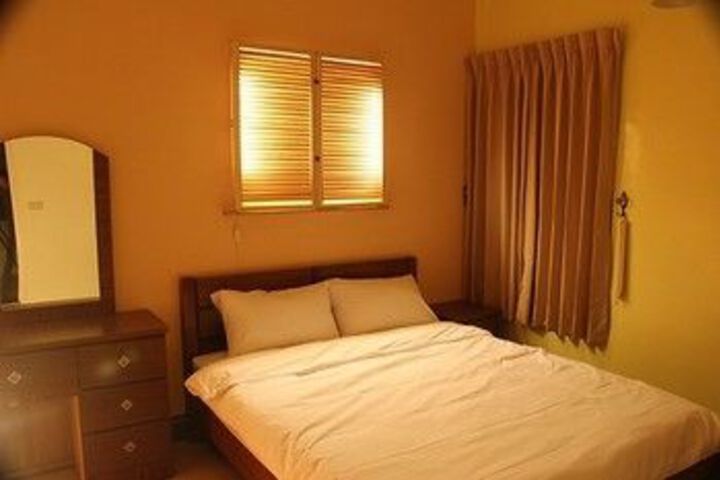 Room 18 of 33
