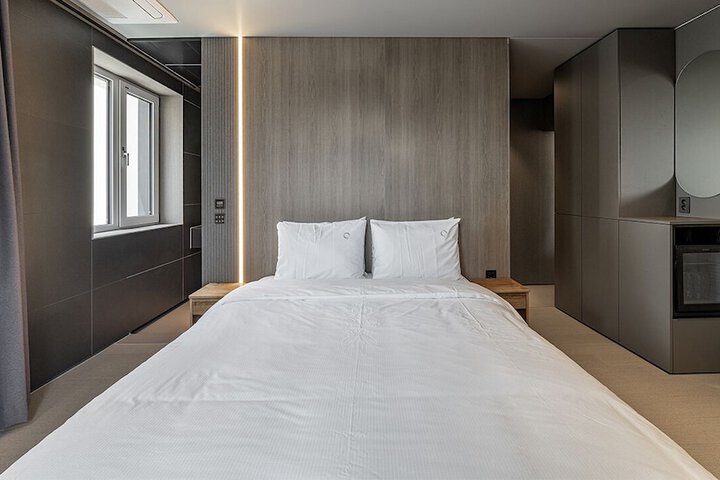 Room 13 of 36