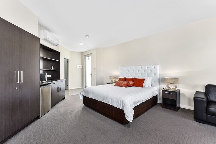 Room 10 of 84