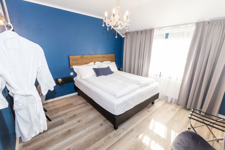 Room 5 of 37