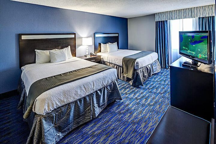 2 Queen Beds (4 of 7)