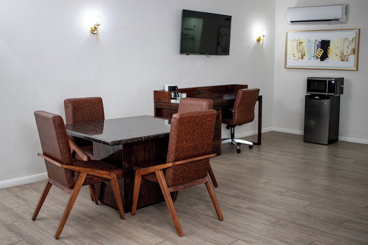 Room 13 of 28