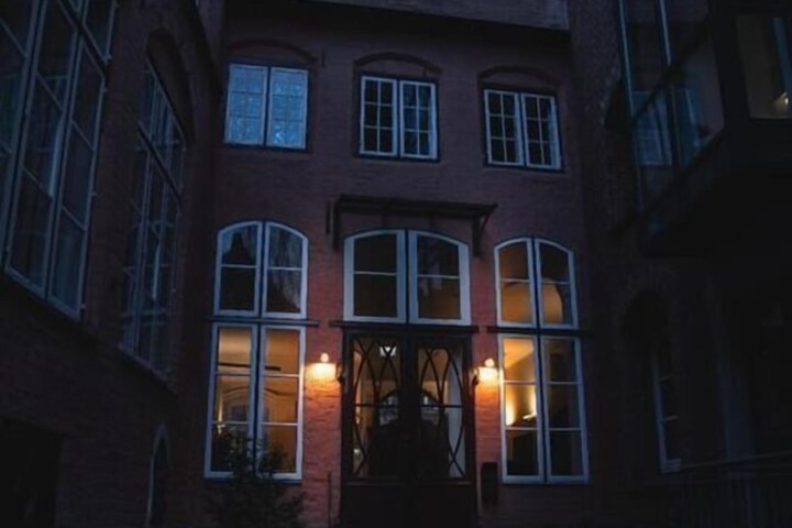 Hotel Exterior 52 of 54