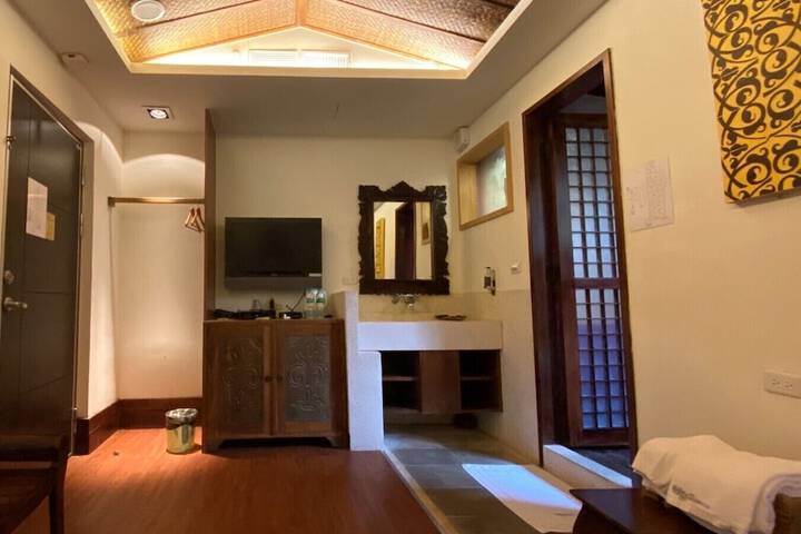 Room 11 of 24