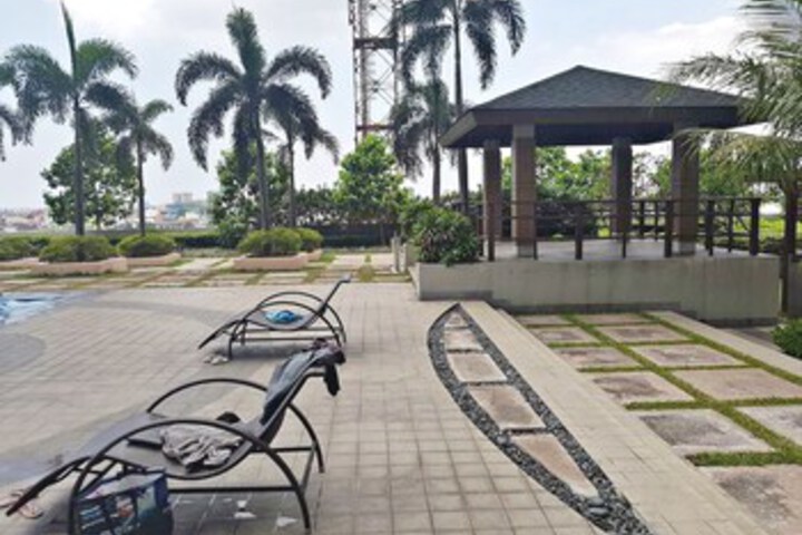 Sundeck 21 of 21