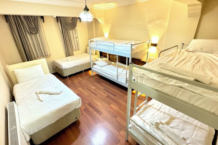 Room 20 of 132