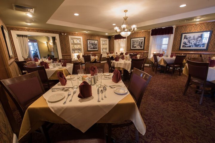 Dining 26 of 38