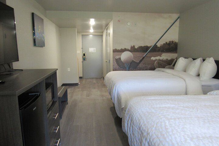 2 Double Beds (3 of 16)