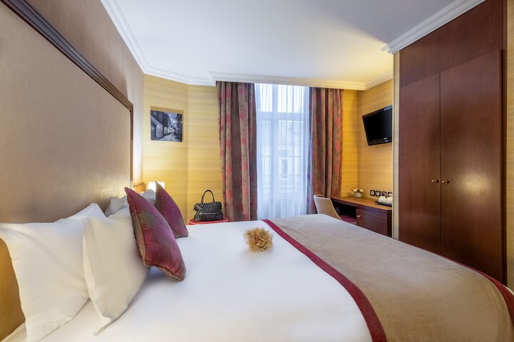 Room 33 of 86