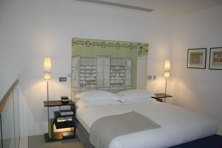 Room 3 of 68