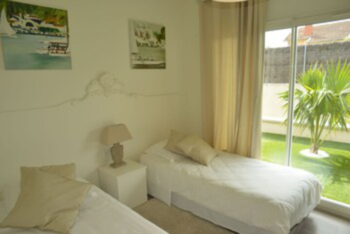 Room 6 of 14