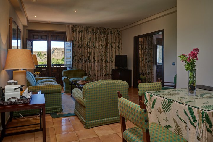 Room 32 of 81