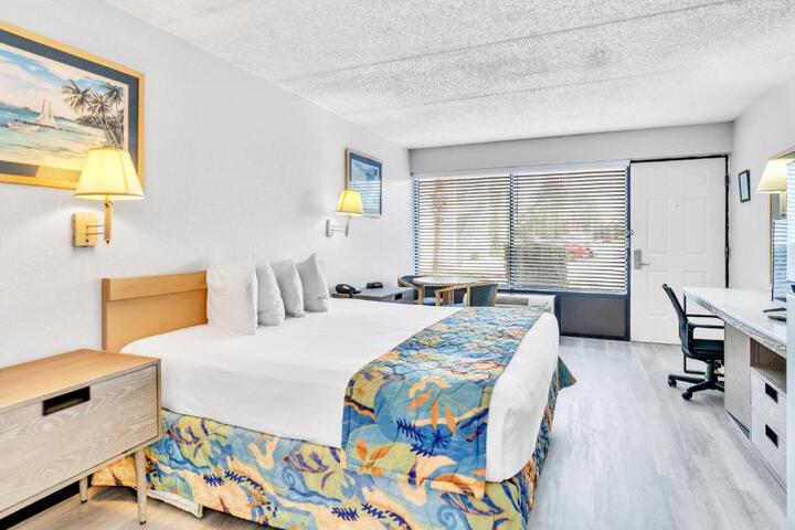 Standard | King Bed (7 of 15)