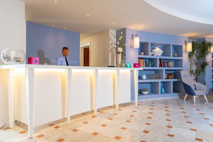 Hotel Interior 4 of 114