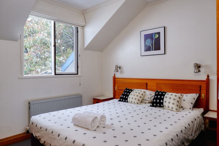 Room 9 of 37