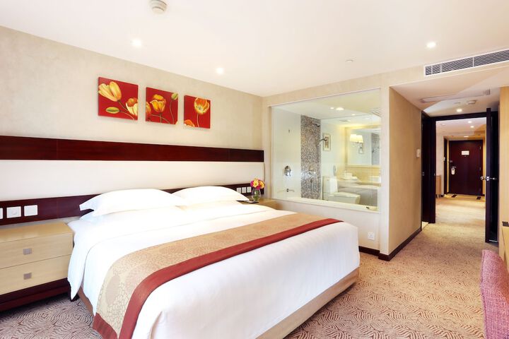 Room 13 of 38