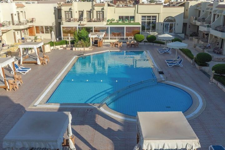Pools & Facilities