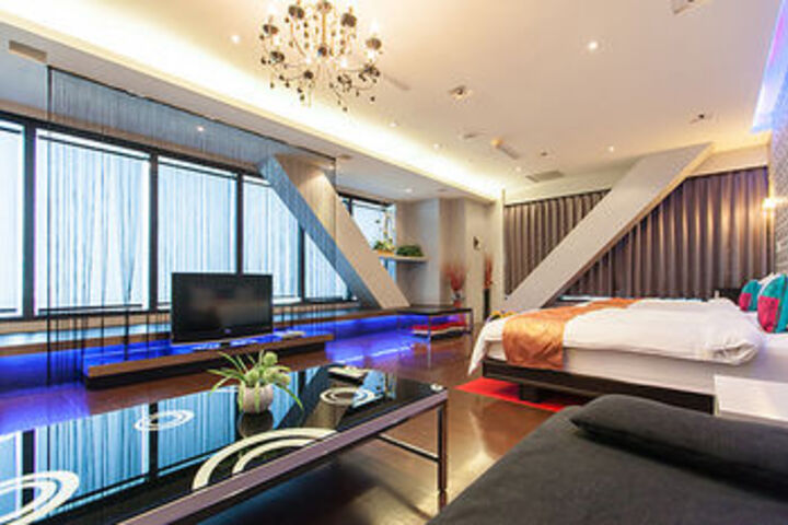 Room 30 of 34