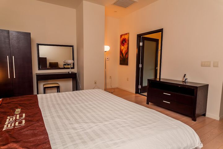 Room 5 of 32