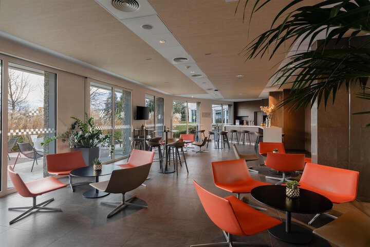 Guest Lobby