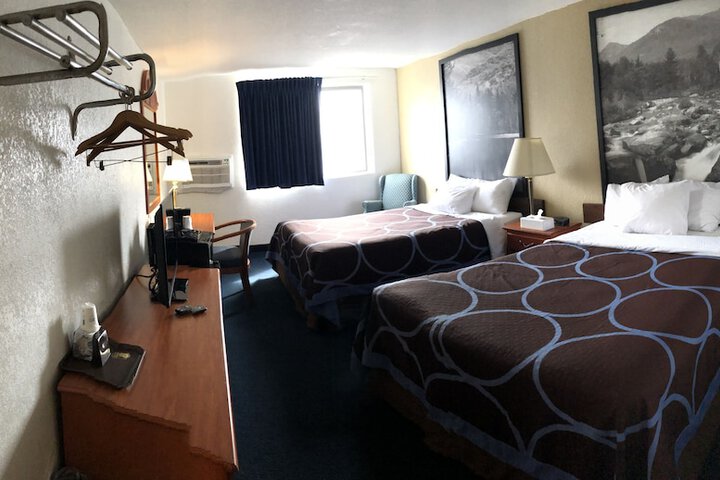 1 Queen Bed (2 of 16)