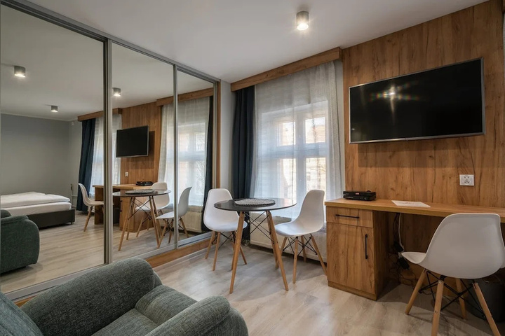 Room 3 of 10