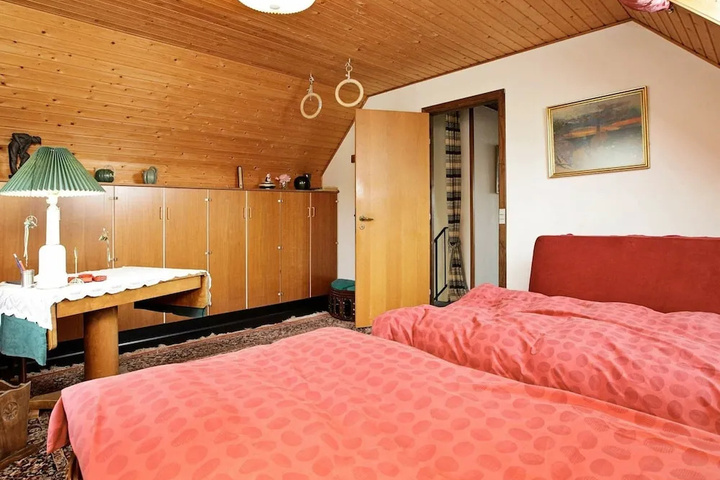 Room 4 of 15