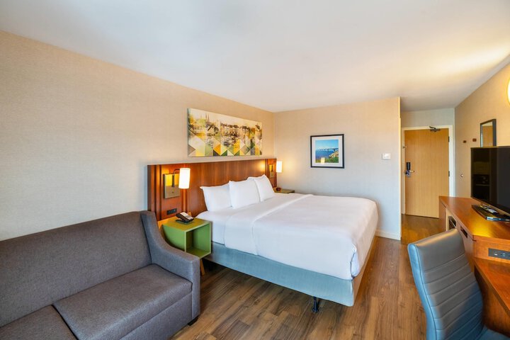 Room 30 of 68