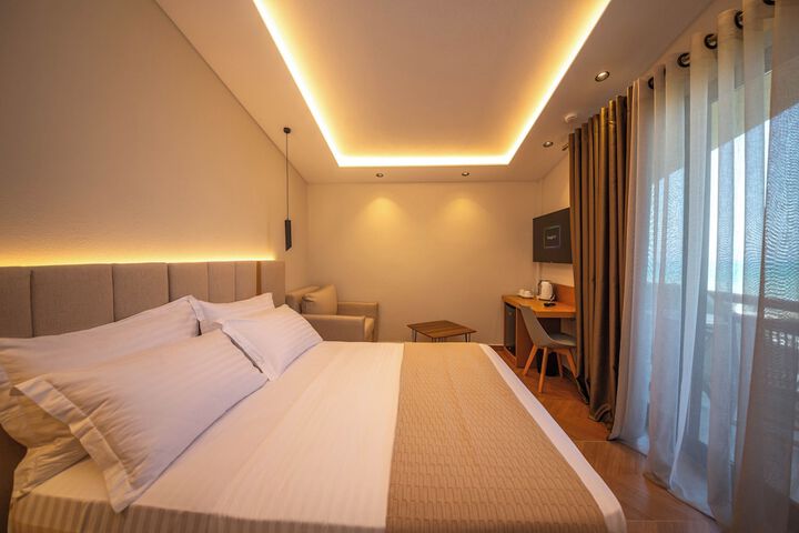 Room 18 of 95